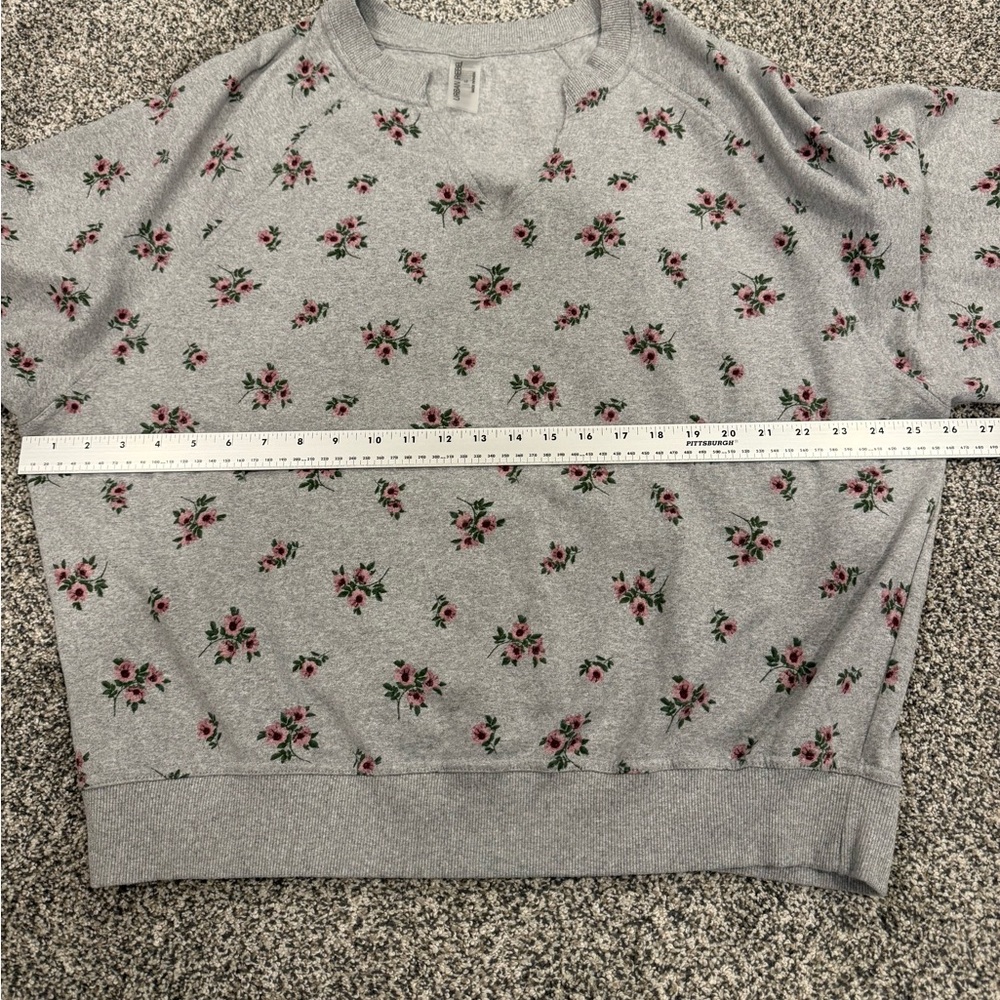 Urban Rebel Cozy Heather Gray Notched V-Neck Sweatshirt Pink Floral Print Sz L - Picture 9 of 9